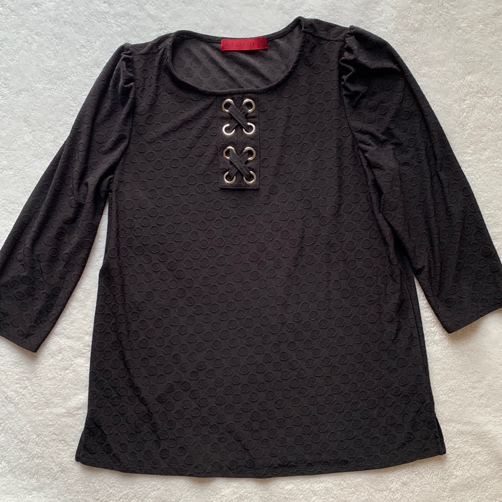 NWOT Love Scarlett Top
